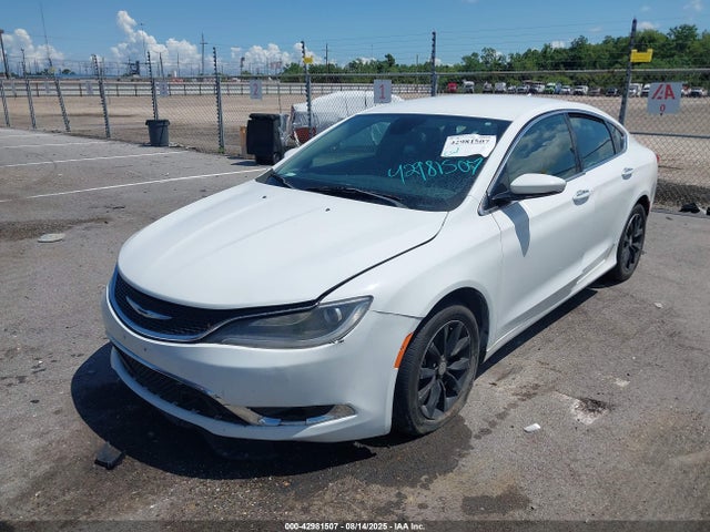 Chrysler 200 2015 1C3CCCCG3FN515394 Image 2