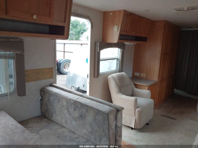 42981664 :رقم المزاد ، 4WY200N2X21080087 vin ، 2002 Trail Lite M-8301 مزاد بيع