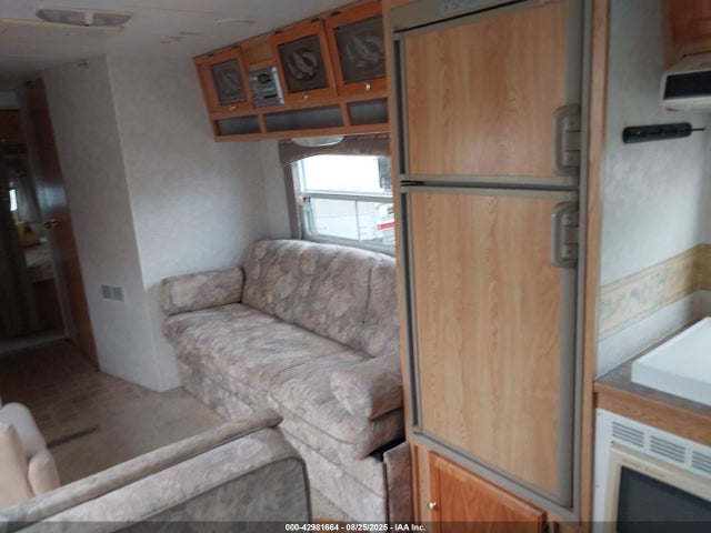 42981664 :رقم المزاد ، 4WY200N2X21080087 vin ، 2002 Trail Lite M-8301 مزاد بيع