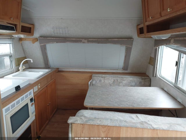 42981664 :رقم المزاد ، 4WY200N2X21080087 vin ، 2002 Trail Lite M-8301 مزاد بيع