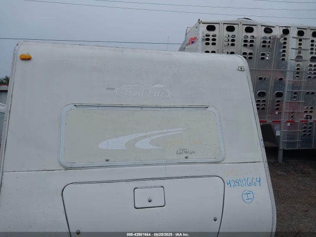 42981664 :رقم المزاد ، 4WY200N2X21080087 vin ، 2002 Trail Lite M-8301 مزاد بيع