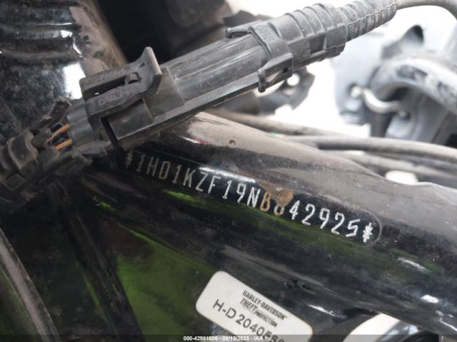 2022 HARLEY-DAVIDSON FLTRK 1HD1KZF19NB642925 Photo 9