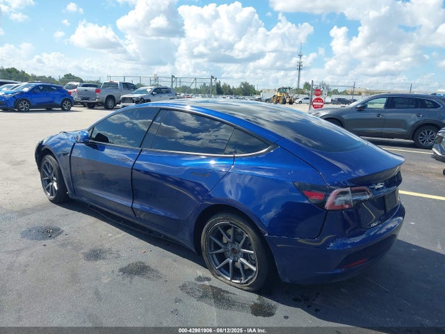 2021 TESLA MODEL 3 5YJ3E1EBXMF150381 Photo 2