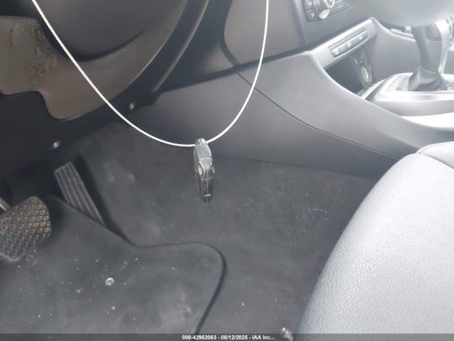BMW X1 2014 WBAVM1C56EVW49459 Image 11