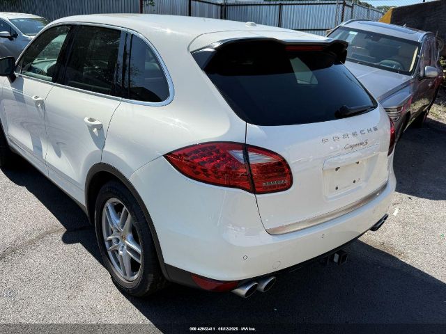 2011 PORSCHE CAYENNE WP1AB2A2XBLA50107 Photo 2