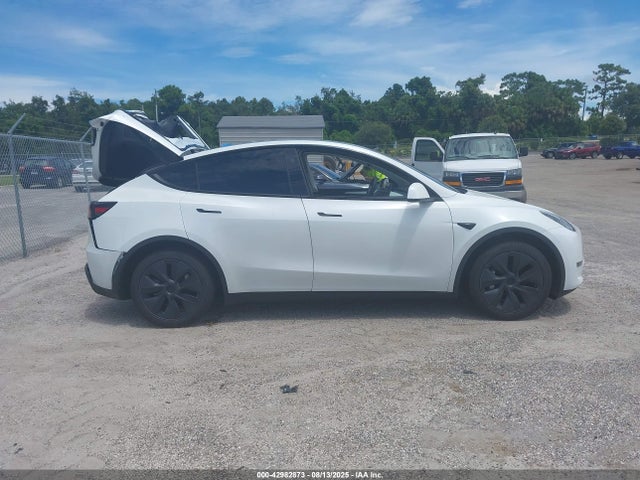 Tesla Model Y 2025 7SAYGDEE9SA342271 Image 12