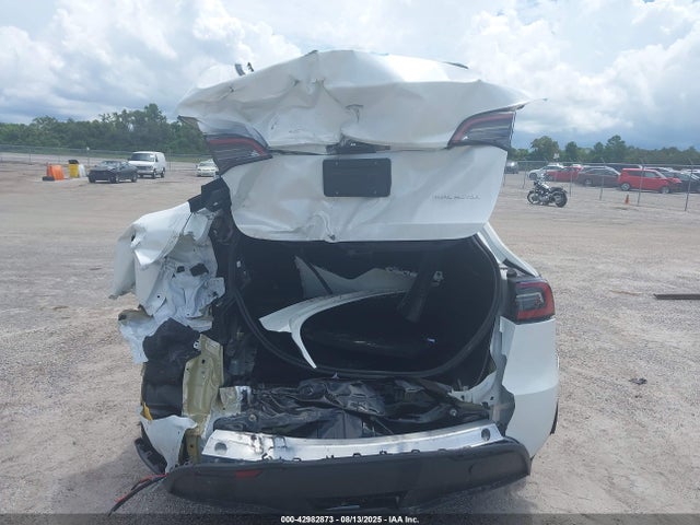Tesla Model Y 2025 7SAYGDEE9SA342271 Image 15
