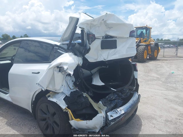 2025 TESLA MODEL Y 7SAYGDEE9SA342271 Photo 5