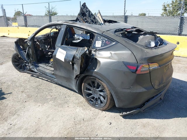 2021 TESLA MODEL Y 5YJYGDEE2MF208477 Photo 2