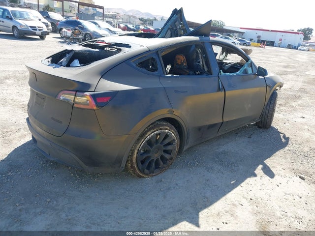 2021 TESLA MODEL Y 5YJYGDEE2MF208477 Photo 3
