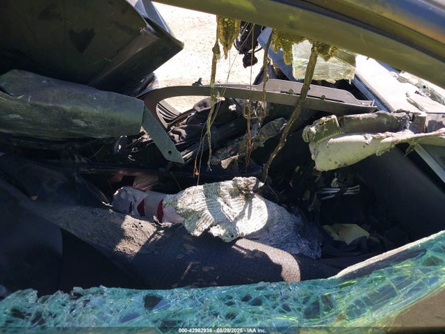 2021 TESLA MODEL Y 5YJYGDEE2MF208477 Photo 4