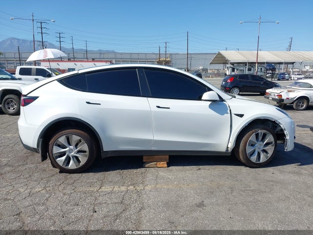 5YJYGDEE0MF303779 Tesla Model Y