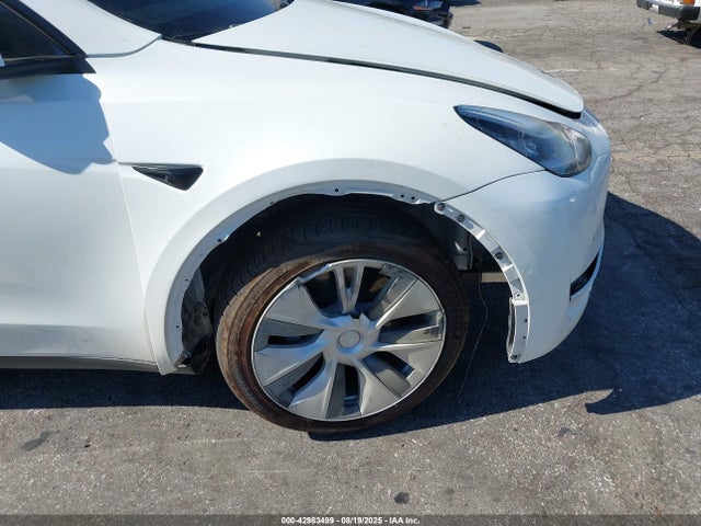 5YJYGDEE0MF303779 Tesla Model Y