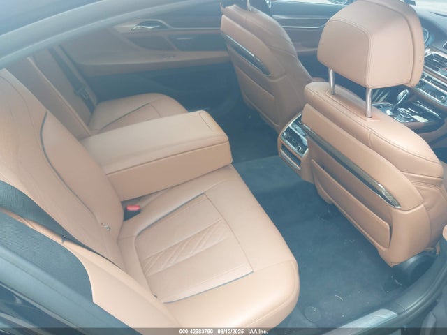 WBA7F2C53KB240437 BMW 750i / b7