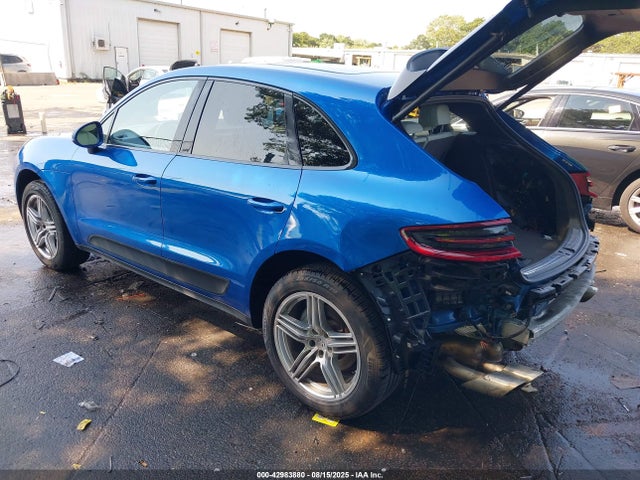 2016 PORSCHE MACAN WP1AB2A55GLB55266 Photo 2