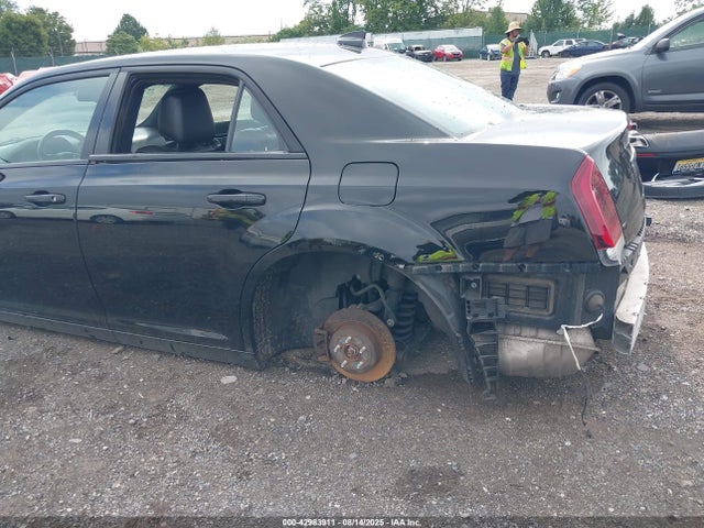 Chrysler 300 2017 2C3CCABG1HH565079 Image 16