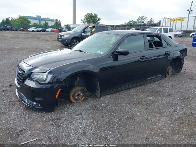 Chrysler 300 2017 2C3CCABG1HH565079 Image 2