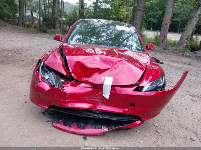 5YJ3E1EB8SF021410 Tesla 2025