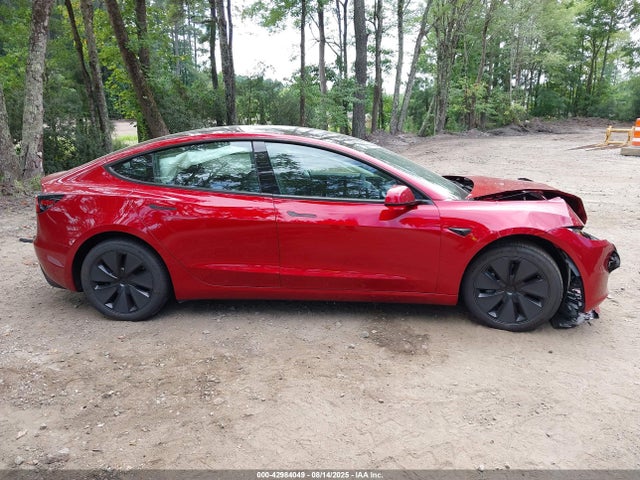 5YJ3E1EB8SF021410 Tesla 2025