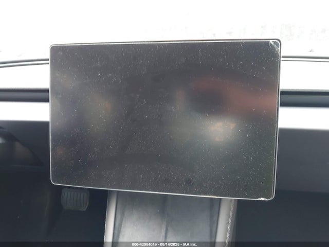 5YJ3E1EB8SF021410 Tesla 2025