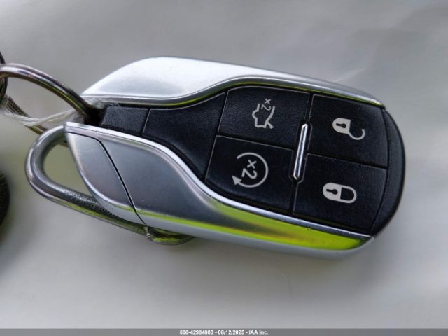 2018 MASERATI LEVANTE ZN661XUA1JX293661 Photo 10