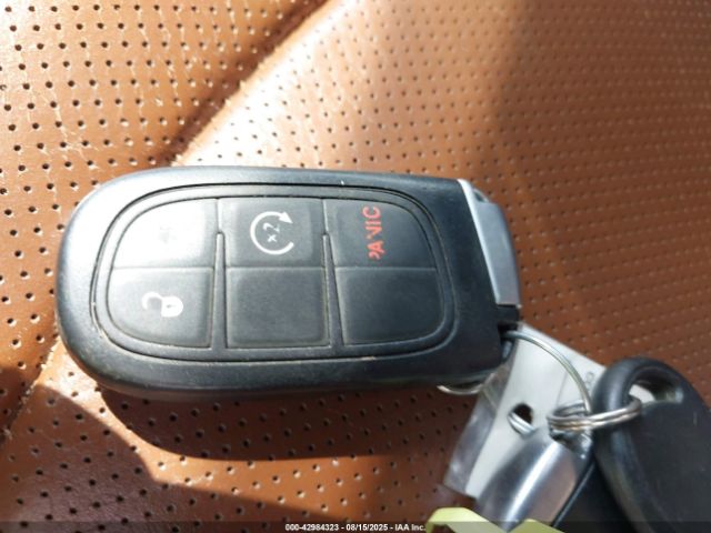 2016 RAM 2500 3C6UR5PJXGG369223 Photo 10