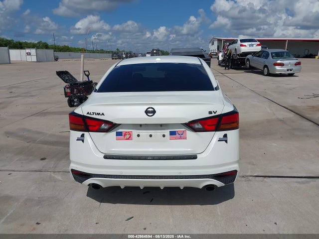 Nissan 2021 2021 1N4BL4DV4MN310972 Image 16