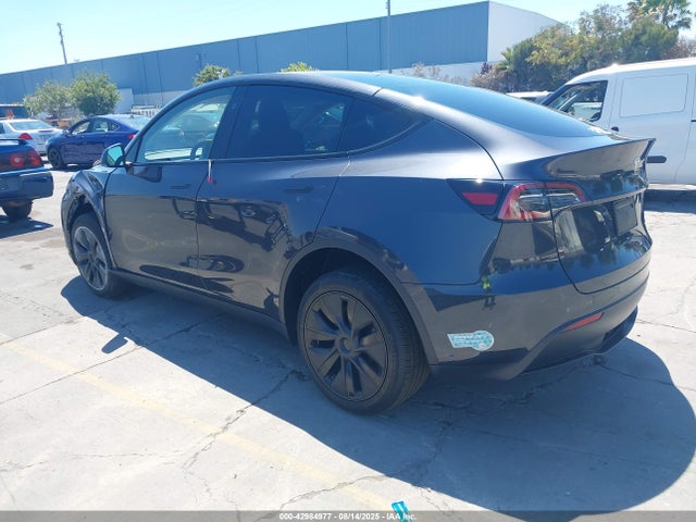 2025 TESLA MODEL Y 7SAYGDEE9SF269051 Photo 2