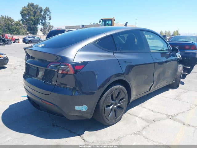 2025 TESLA MODEL Y 7SAYGDEE9SF269051 Photo 3