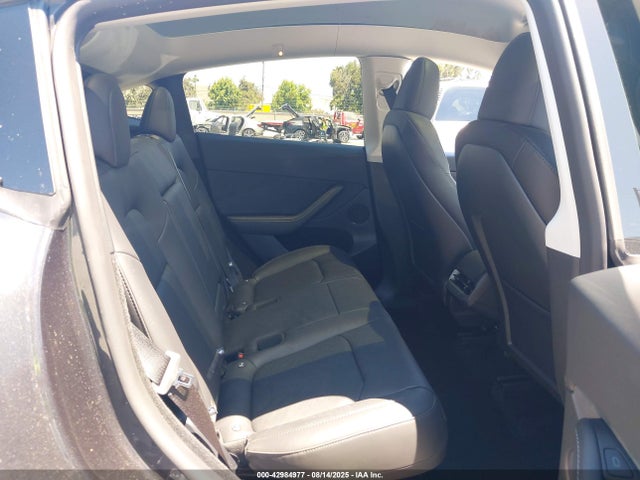 2025 TESLA MODEL Y 7SAYGDEE9SF269051 Photo 4