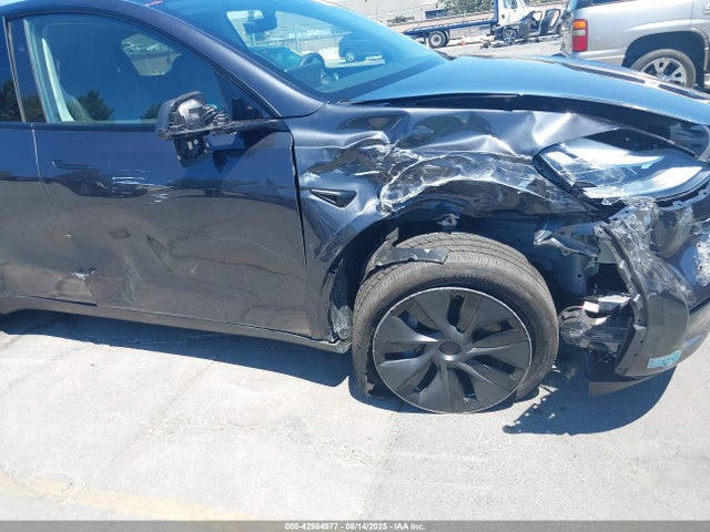 2025 TESLA MODEL Y 7SAYGDEE9SF269051 Photo 5