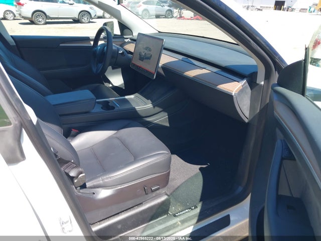 Tesla Model Y 2023 7SAYGAEE1PF700262 Image 5