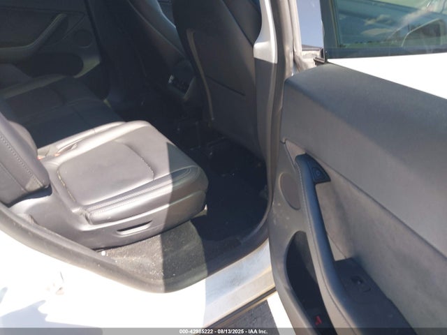Tesla Model Y 2023 7SAYGAEE1PF700262 Image 8