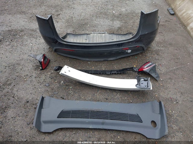 Tesla Model Y 2025 7SAYGDEE9SF289476 Image 12