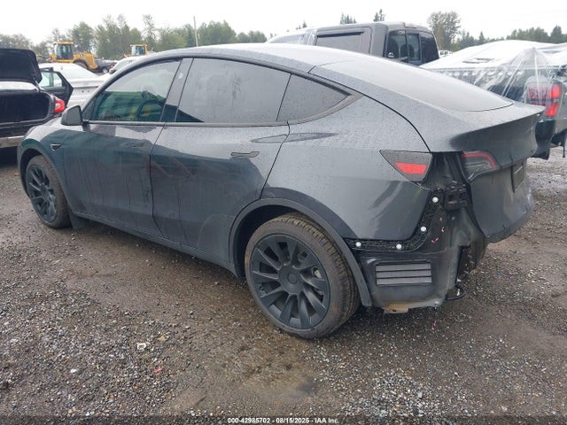 2025 TESLA MODEL Y 7SAYGDEE9SF289476 Photo 2