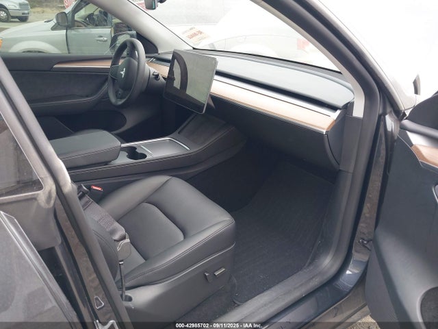2025 TESLA MODEL Y 7SAYGDEE9SF289476 Photo 4