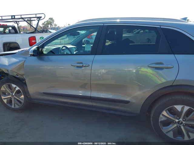 KNDCC3LG7N5160496 KIA 2022