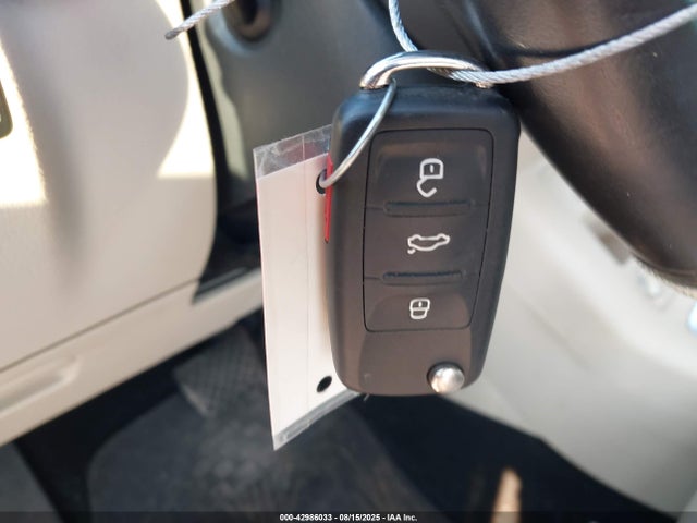 WVGBV7AX0GW039365 Volkswagen 2.0t