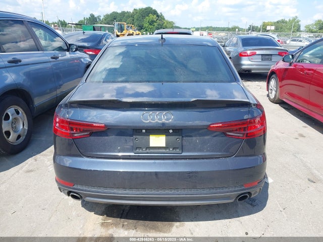 WAUKMAF45JA075556 Audi A4