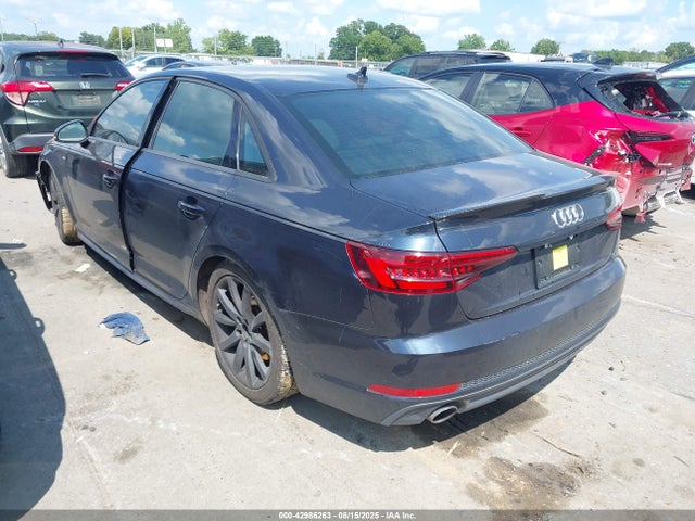 WAUKMAF45JA075556 Audi A4