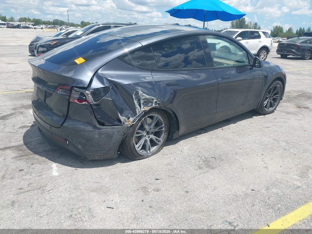 2025 TESLA MODEL Y 7SAYGDED9SA365105 Photo 3