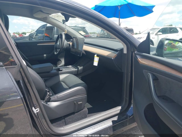 2025 TESLA MODEL Y 7SAYGDED9SA365105 Photo 4
