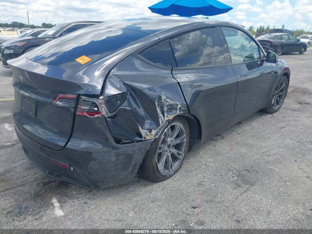 2025 TESLA MODEL Y 7SAYGDED9SA365105 Photo 5