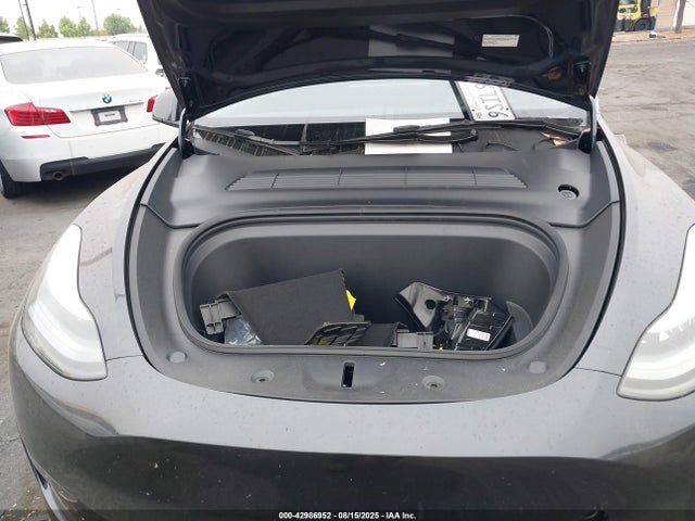 2025 TESLA MODEL Y 7SAYGDED8SF302323 Photo 9