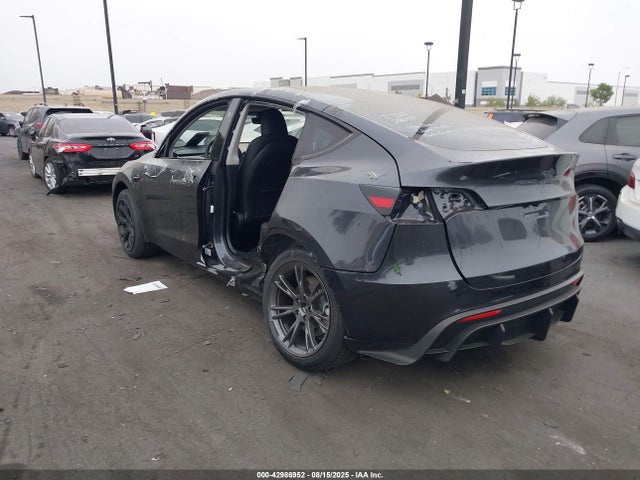 2025 TESLA MODEL Y 7SAYGDED8SF302323 Photo 2
