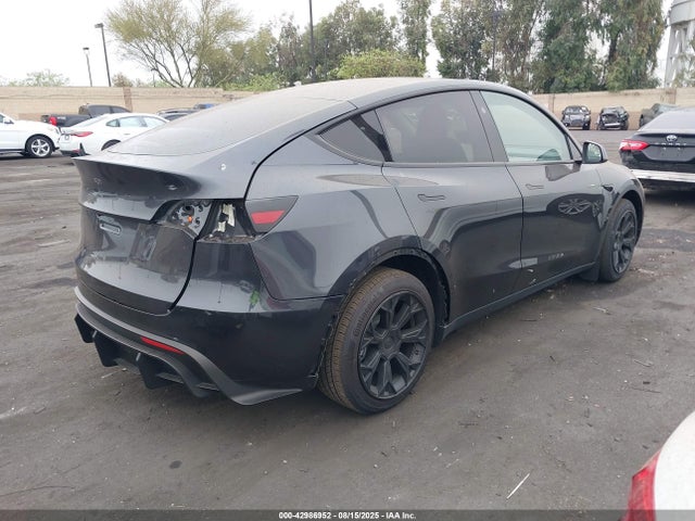 2025 TESLA MODEL Y 7SAYGDED8SF302323 Photo 3