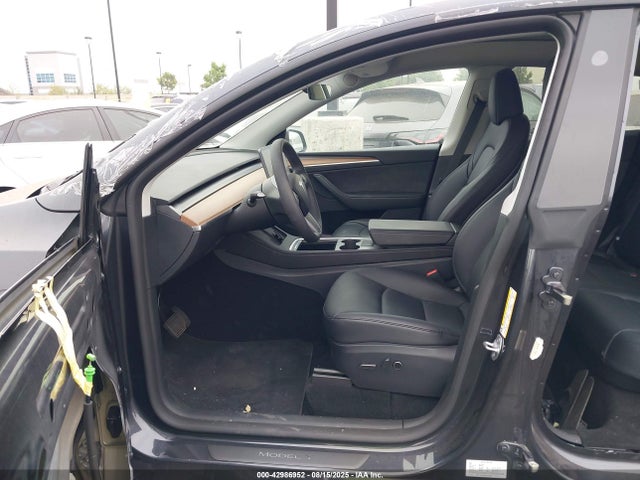 2025 TESLA MODEL Y 7SAYGDED8SF302323 Photo 4