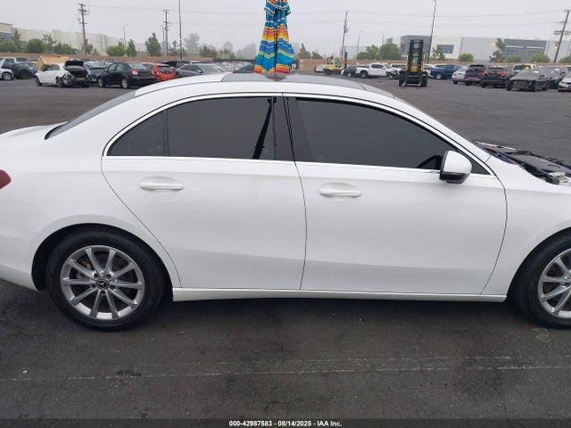 W1K3G4EB8MJ313068 Mercedes-Benz m260