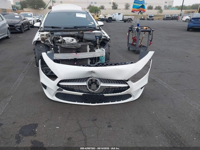 W1K3G4EB8MJ313068 Mercedes-Benz m260