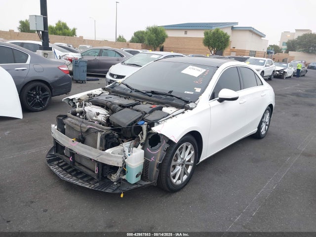 W1K3G4EB8MJ313068 Mercedes-Benz m260